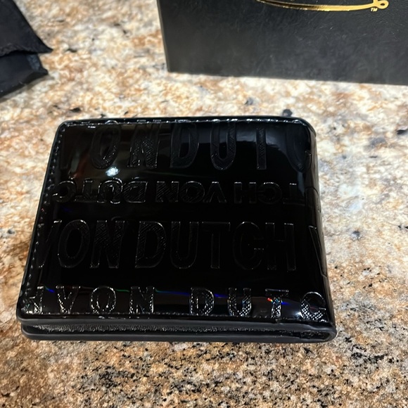 Von Dutch Embossed Logo Black Onyx Mirror Reflective Bi Fold Wallet - Picture 4 of 4